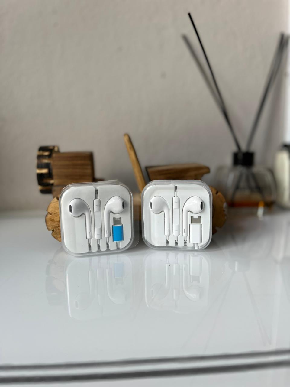 Auriculares de fio entradas tipo C/Lightning